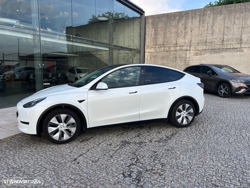 Tesla Model Y Standard RWD - 6