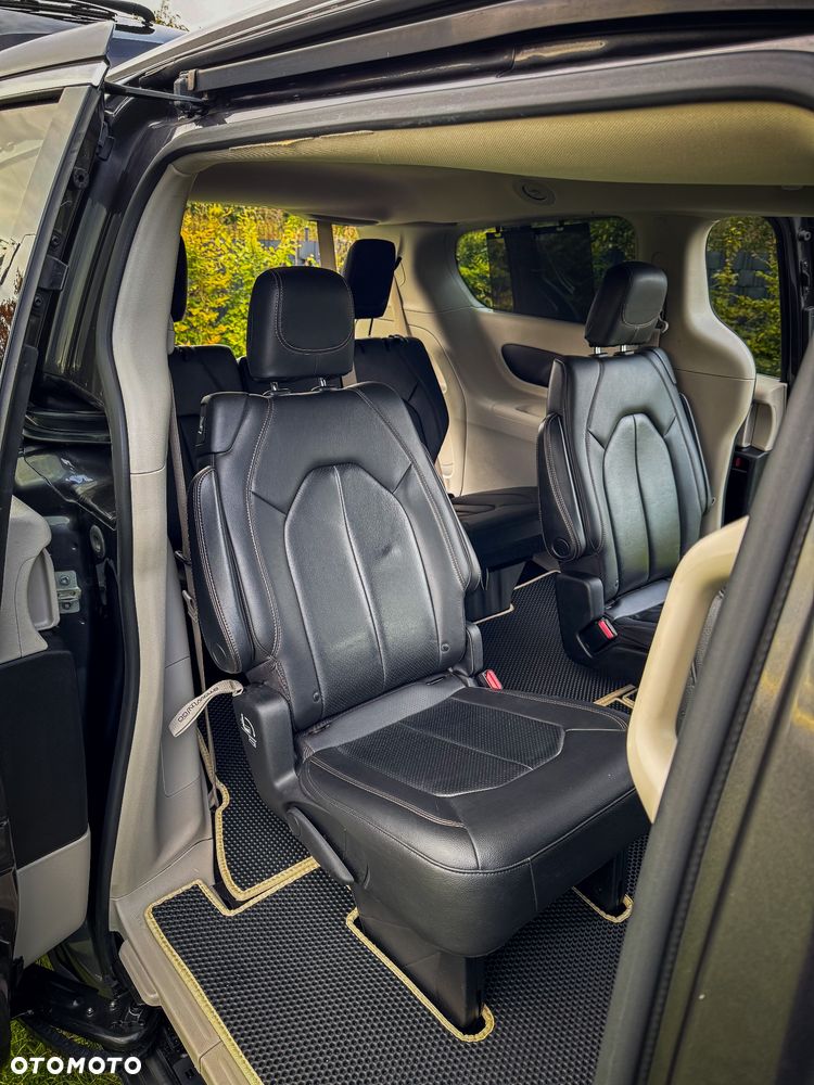 Chrysler Pacifica - 10