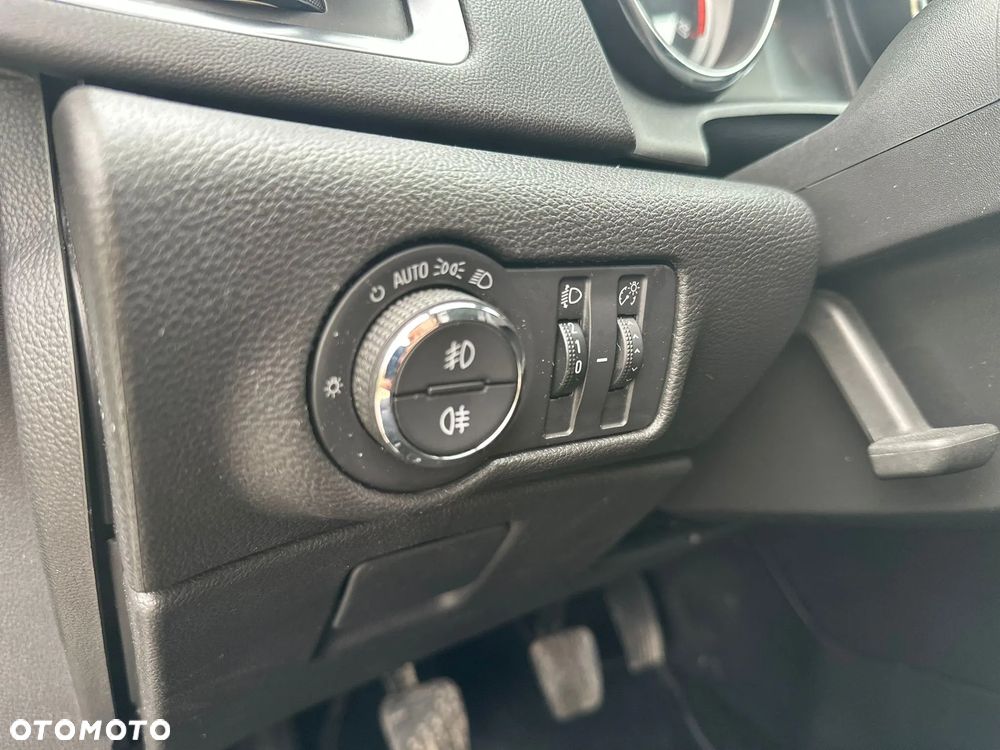 Opel Astra 1.4 Turbo Selection - 19