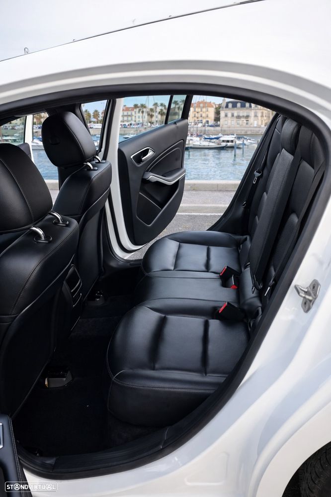 Mercedes-Benz A 160 CDI AMG Line - 11