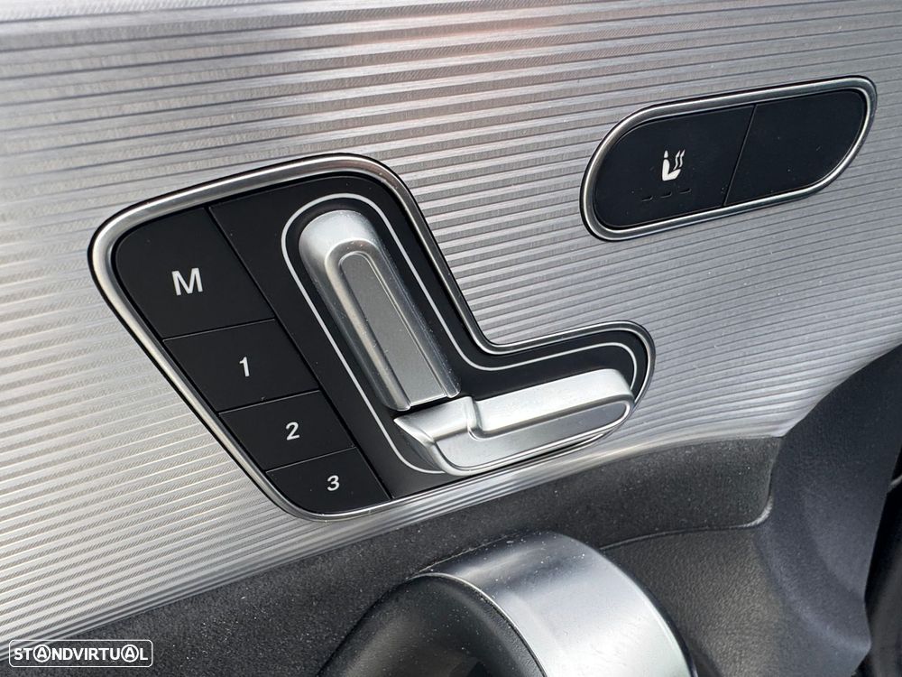 Mercedes-Benz A 250 Limousine e AMG Line - 14