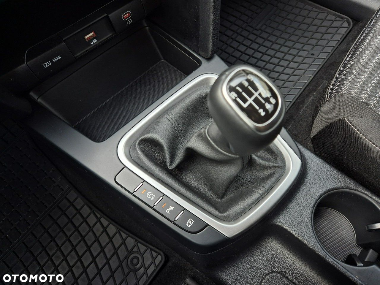 Kia Ceed - 27