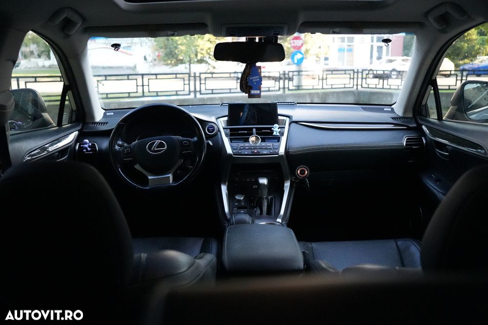 Lexus Seria NX 300h AWD Luxury - 31