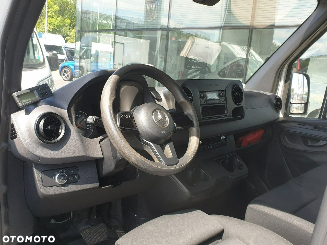Mercedes-Benz Sprinter - 12