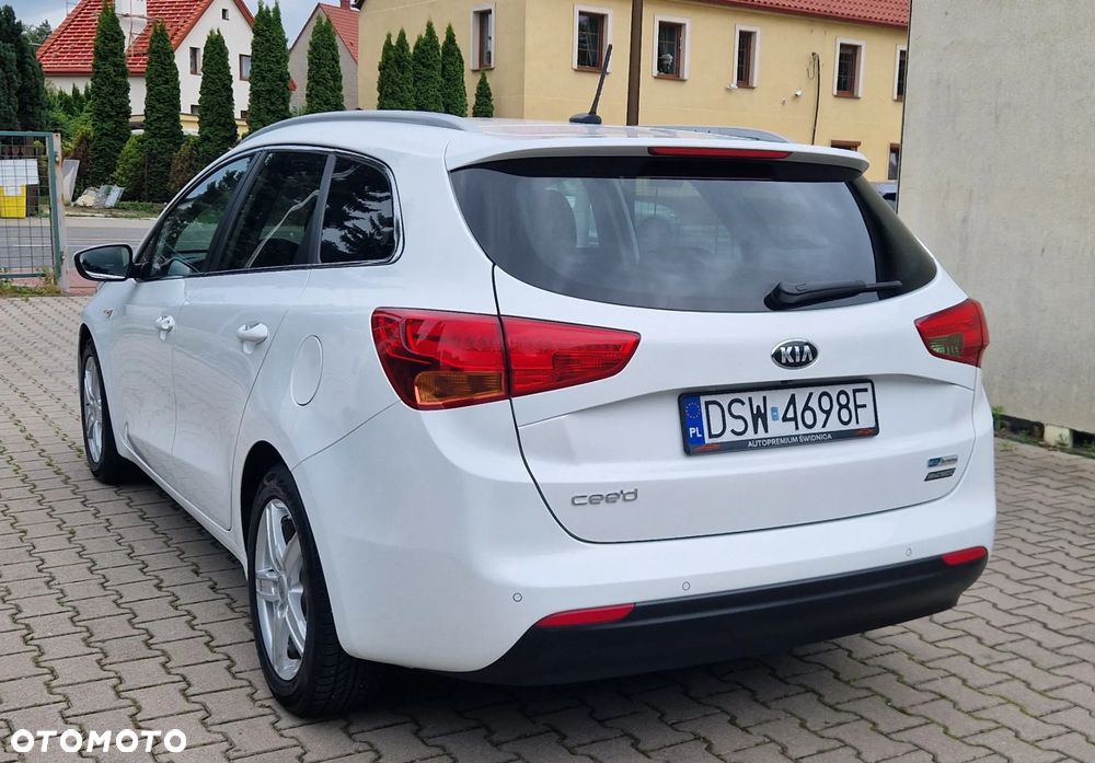 Kia Ceed 1.6 GDI Dream Team Edition - 28
