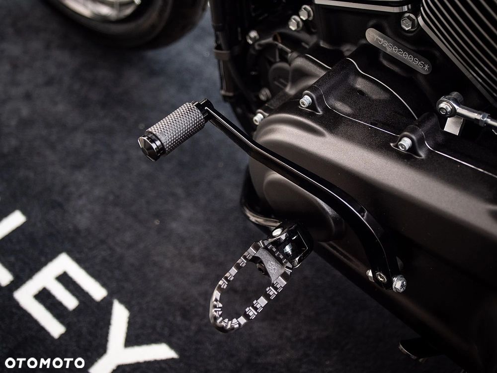 Harley-Davidson Softail Street Bob - 14