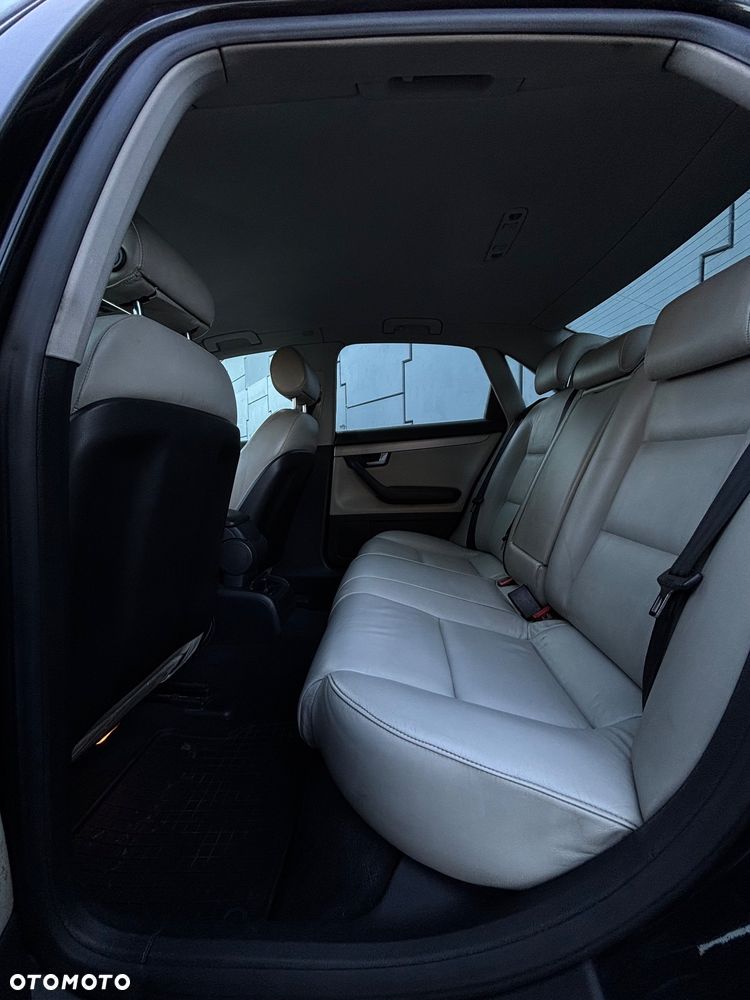 Audi A4 Limousine - 12