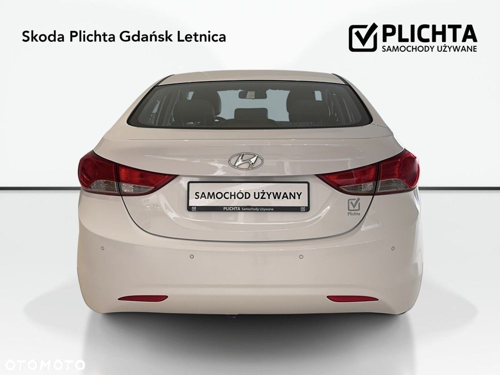 Hyundai Elantra 1.6 Classic + - 6