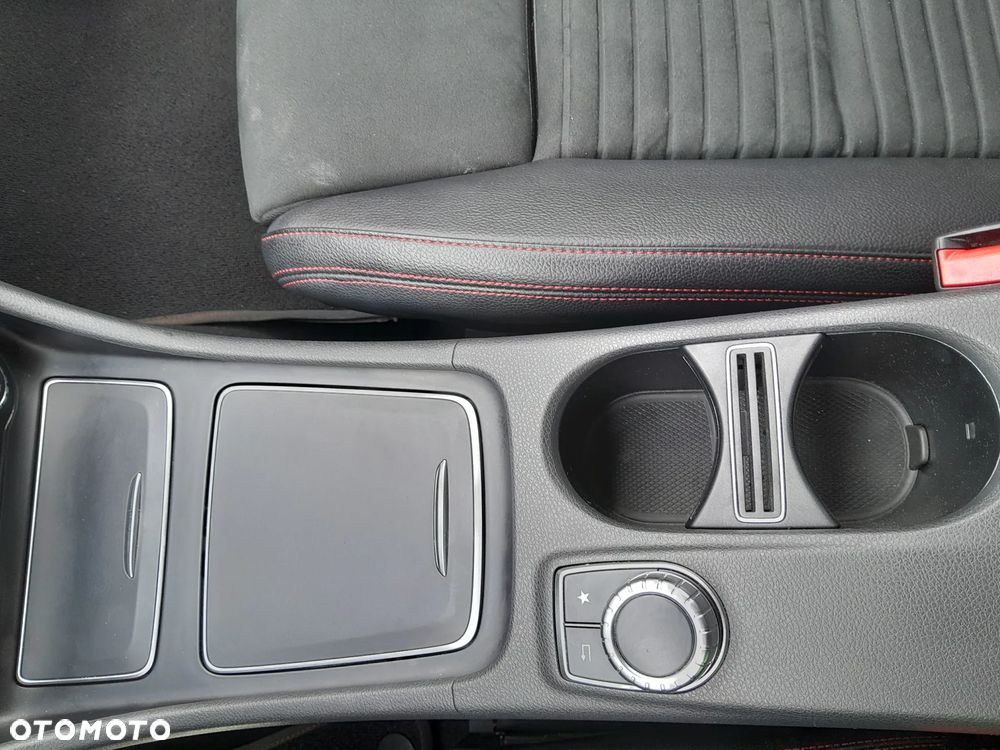 Mercedes-Benz CLA 200 7G-DCT AMG Line - 11