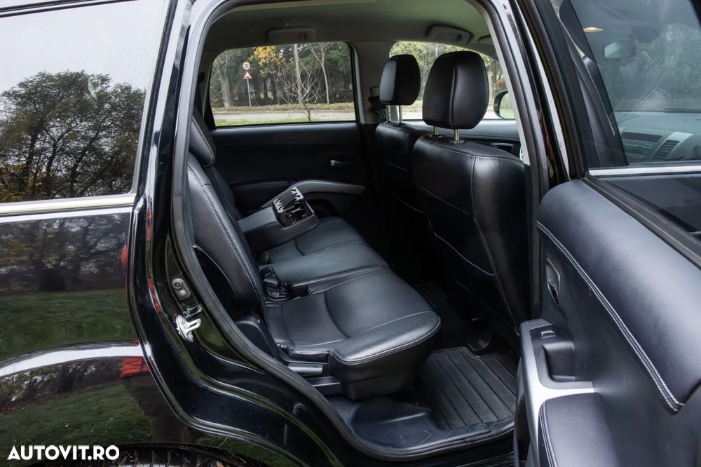 Mitsubishi Outlander - 8