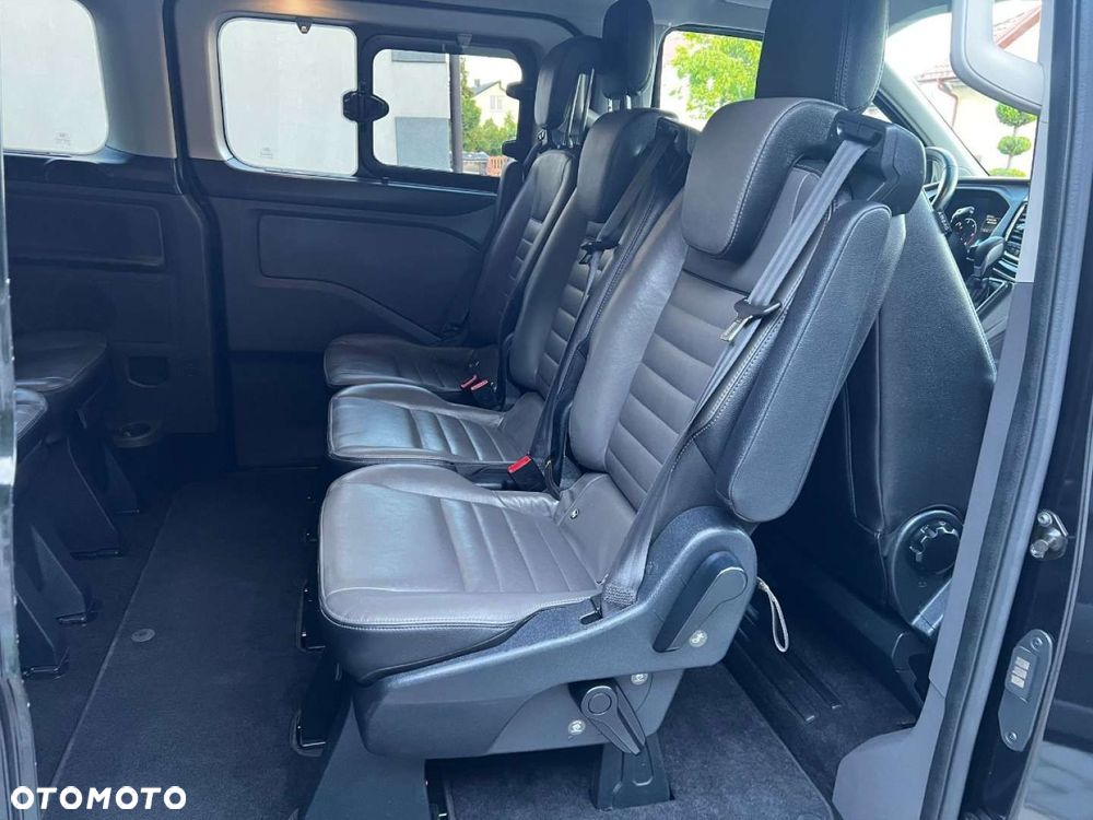 Ford Tourneo Custom - 40