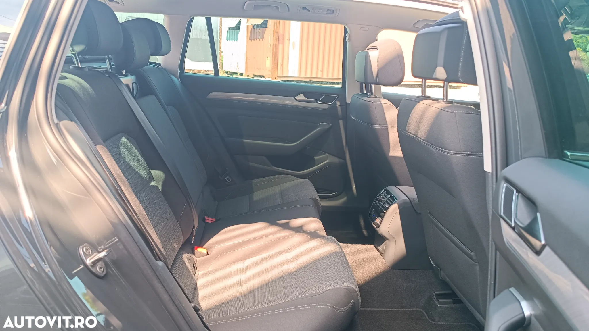 Volkswagen Passat Variant 2.0 TDI DSG Business - 34