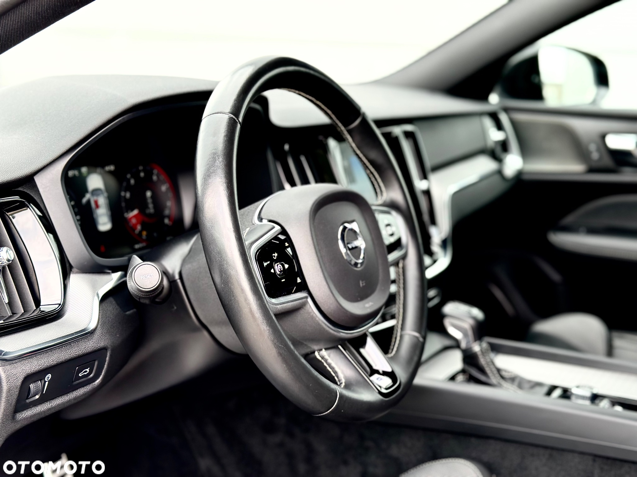 Volvo S60 T5 R-Design - 22