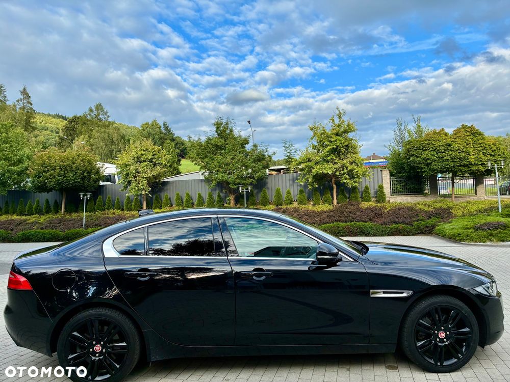 Jaguar XE 20d AWD Portfolio - 5