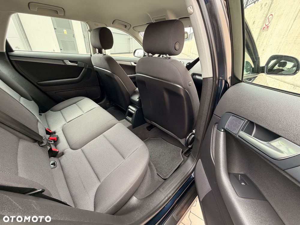 Audi A3 Sportback 1.6 TDI DPF Ambiente - 9