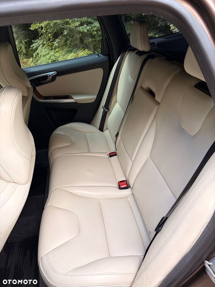 Volvo XC 60 D5 AWD Summum - 8