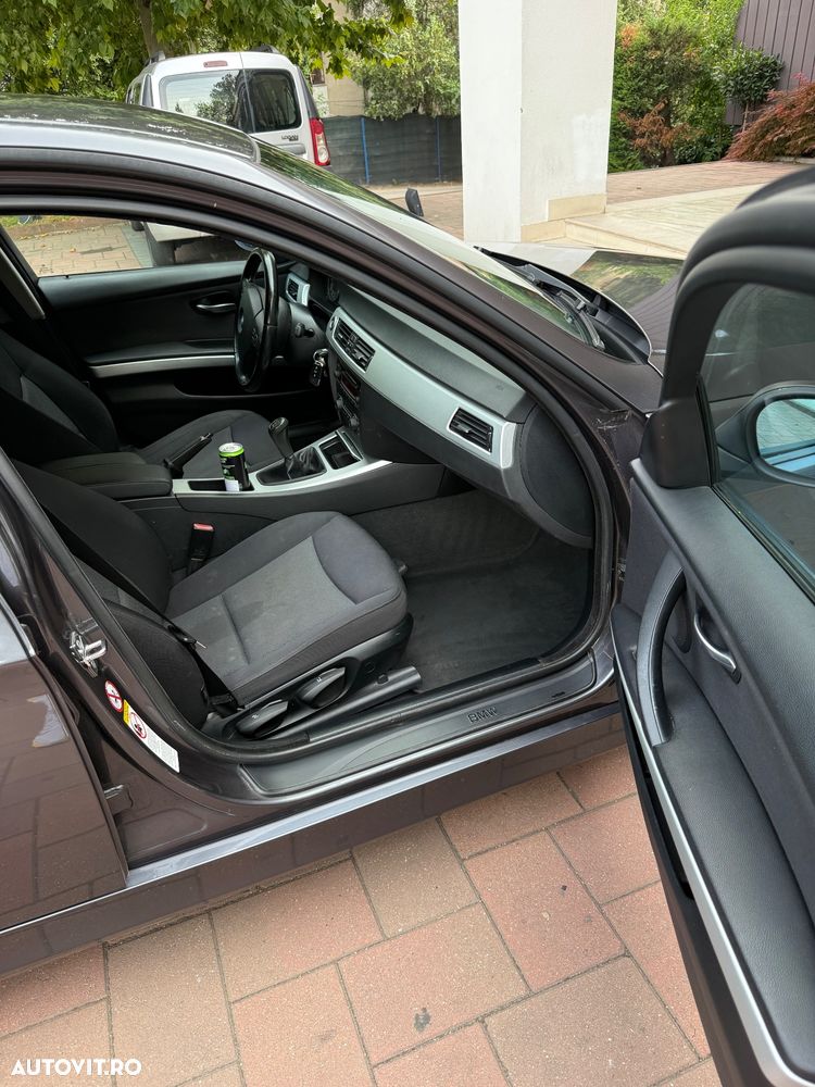 BMW Seria 3 320i - 9