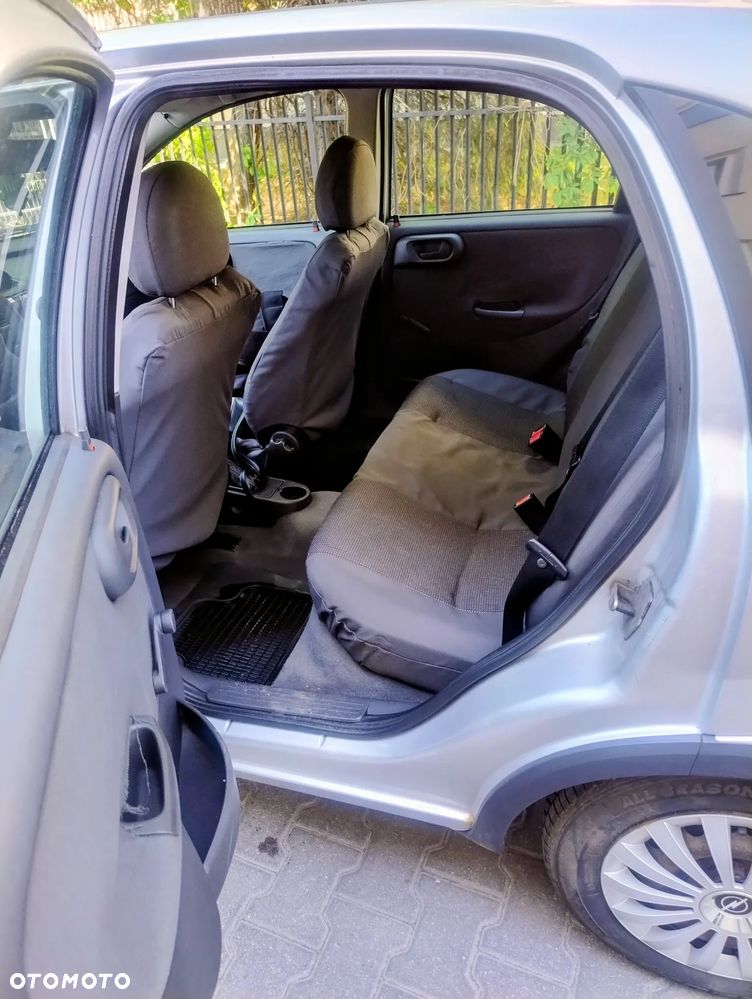 Opel Corsa 1.2 16V Essentia - 10