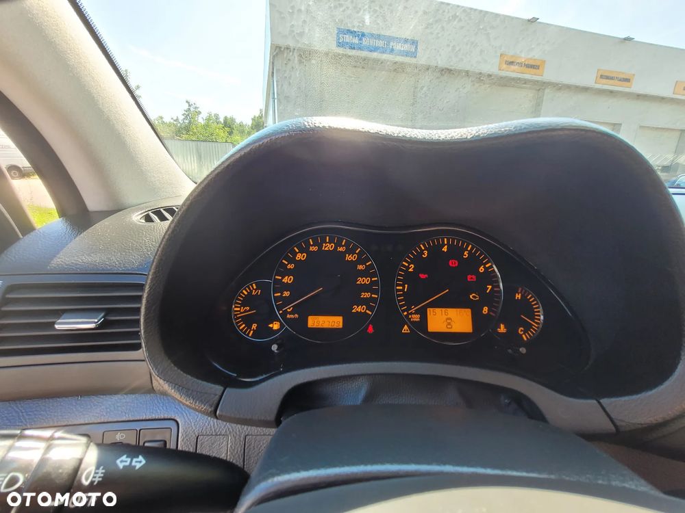 Toyota Avensis 1.6 VVT-i Terra - 8