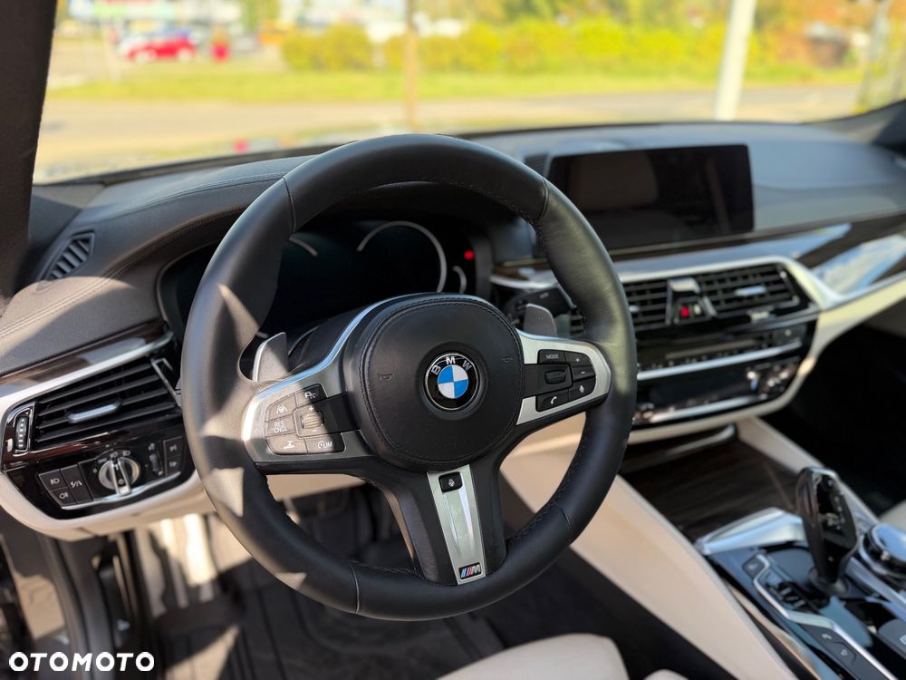 BMW Seria 5 530d xDrive Sport Line sport - 38