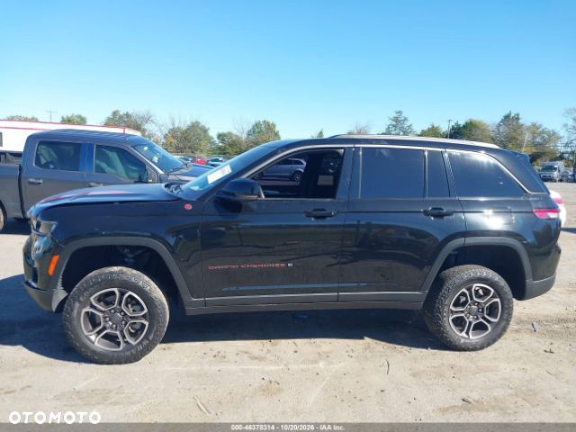 Jeep Grand Cherokee - 12