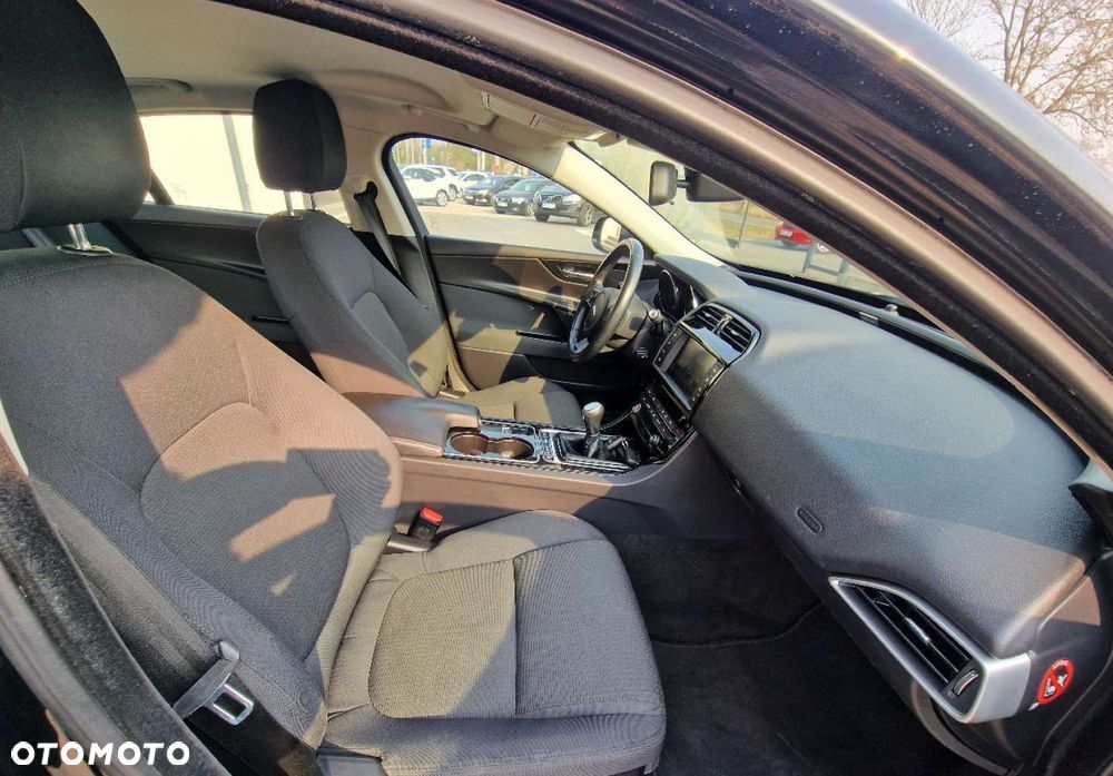 Jaguar XE - 20