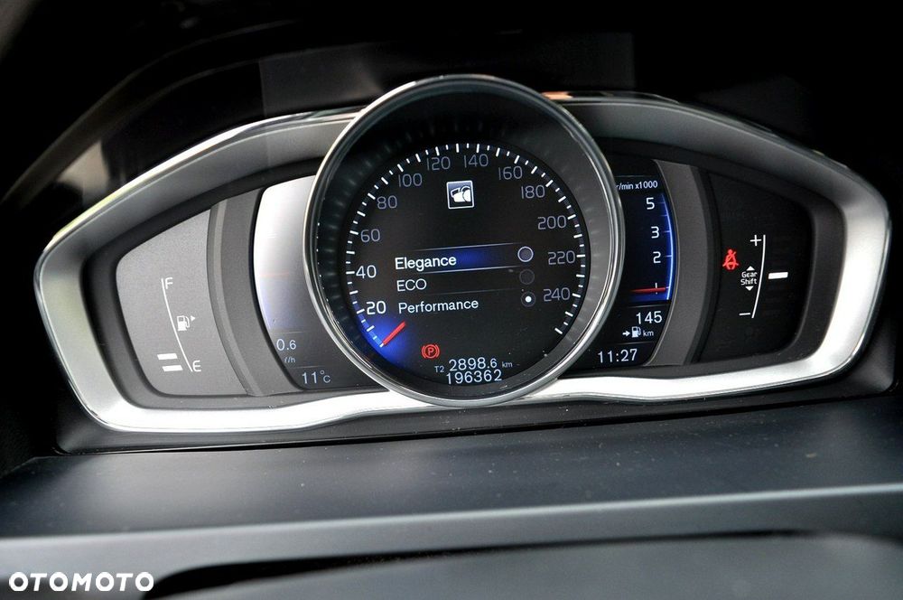 Volvo V60 D3 Drive-E R-Design Momentum - 20
