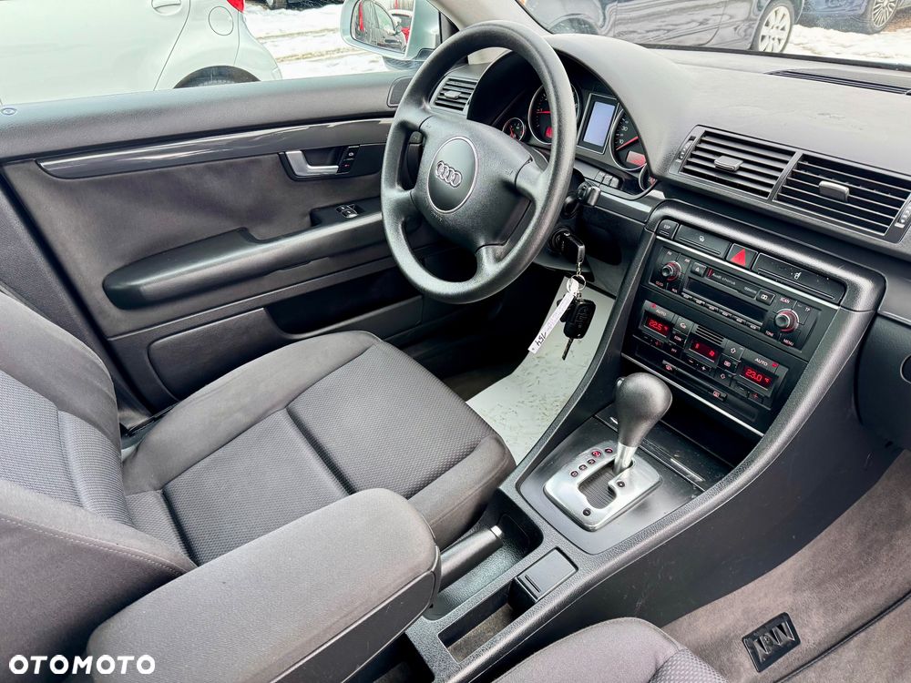 Audi A4 Limousine - 32