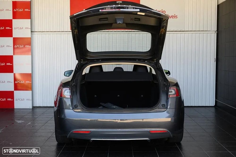 Tesla Model S - 18