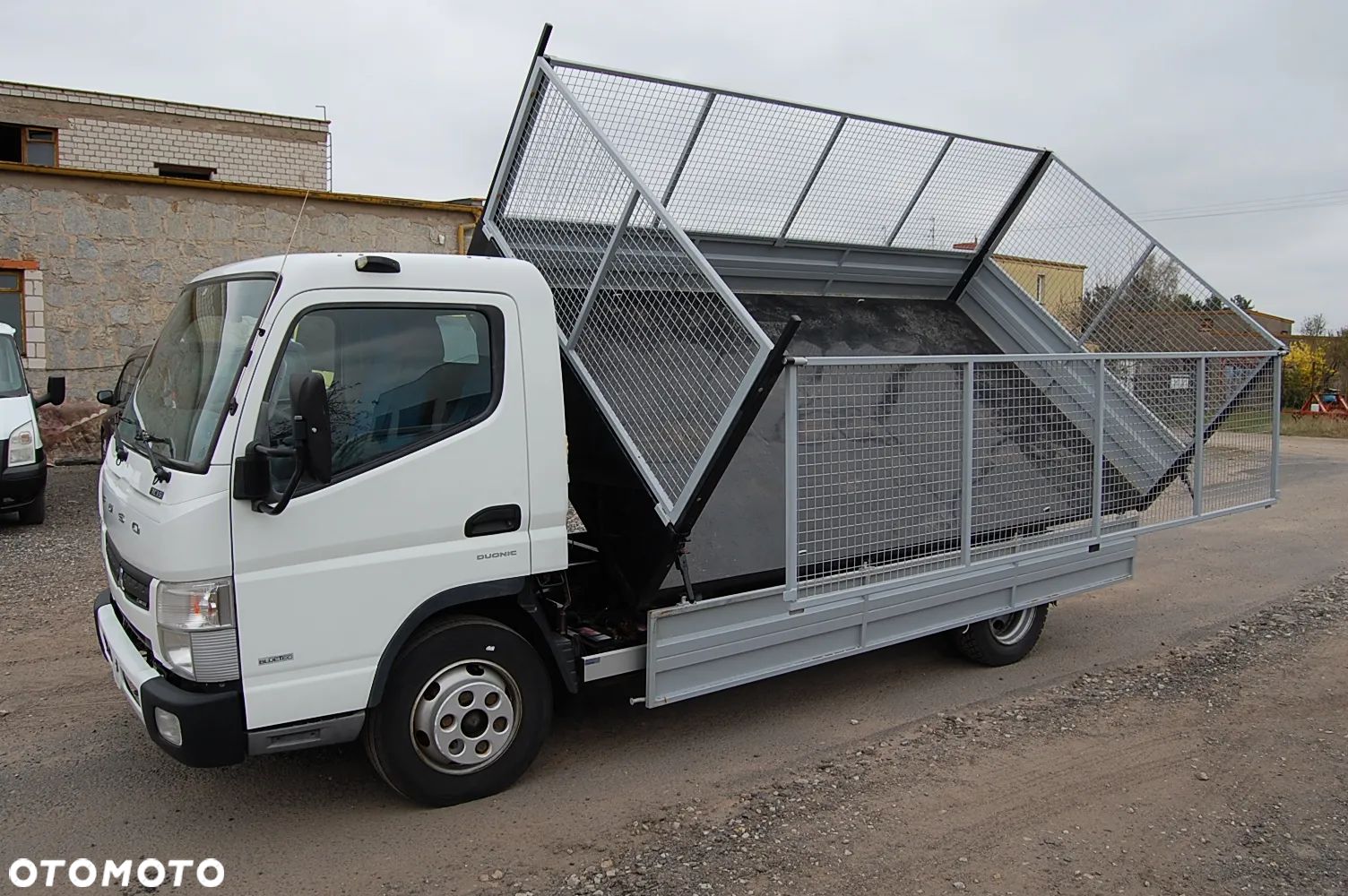 Mitsubishi Fuso Canter - 1
