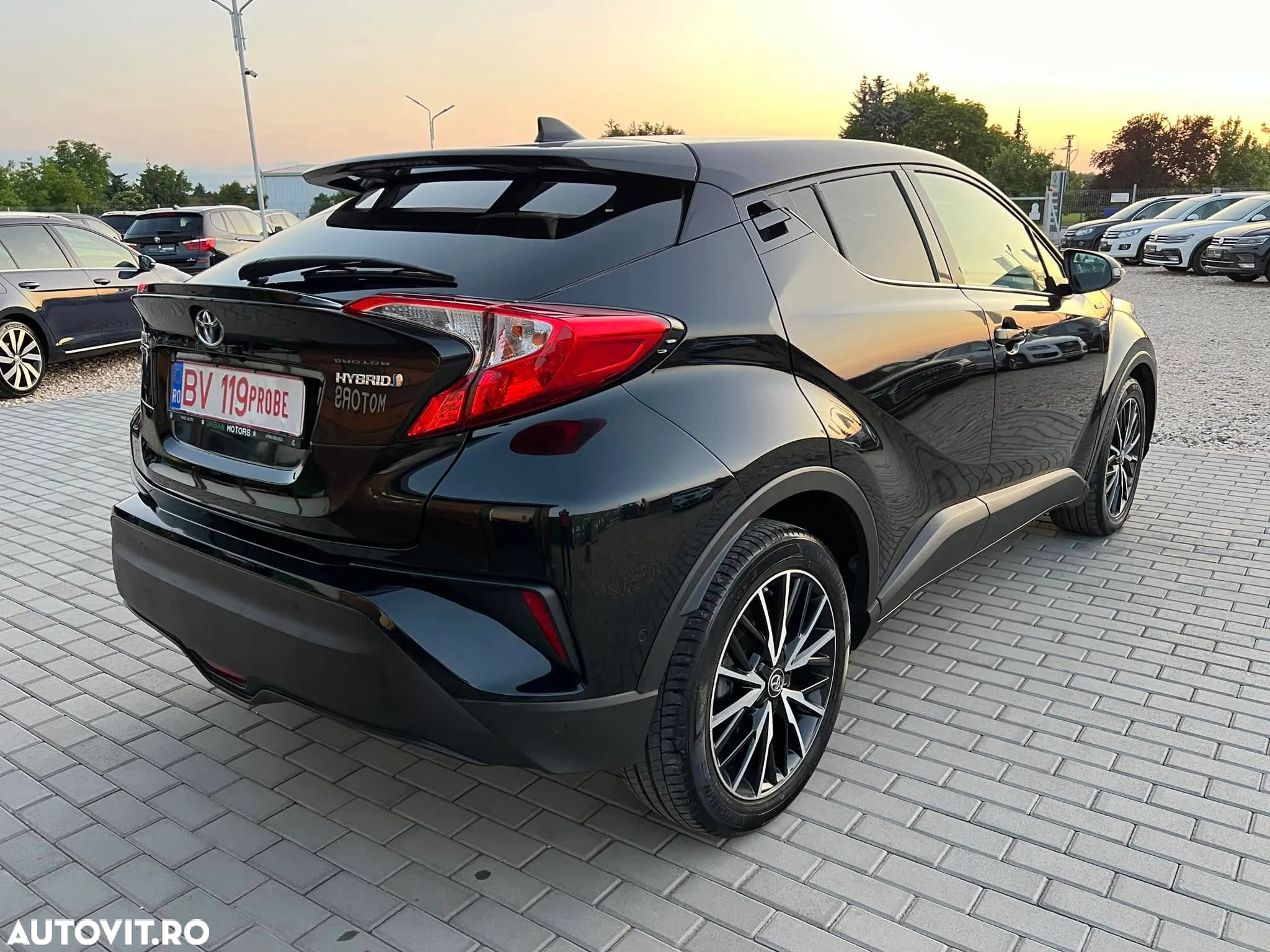 Toyota C-HR Hybrid Lounge - 2
