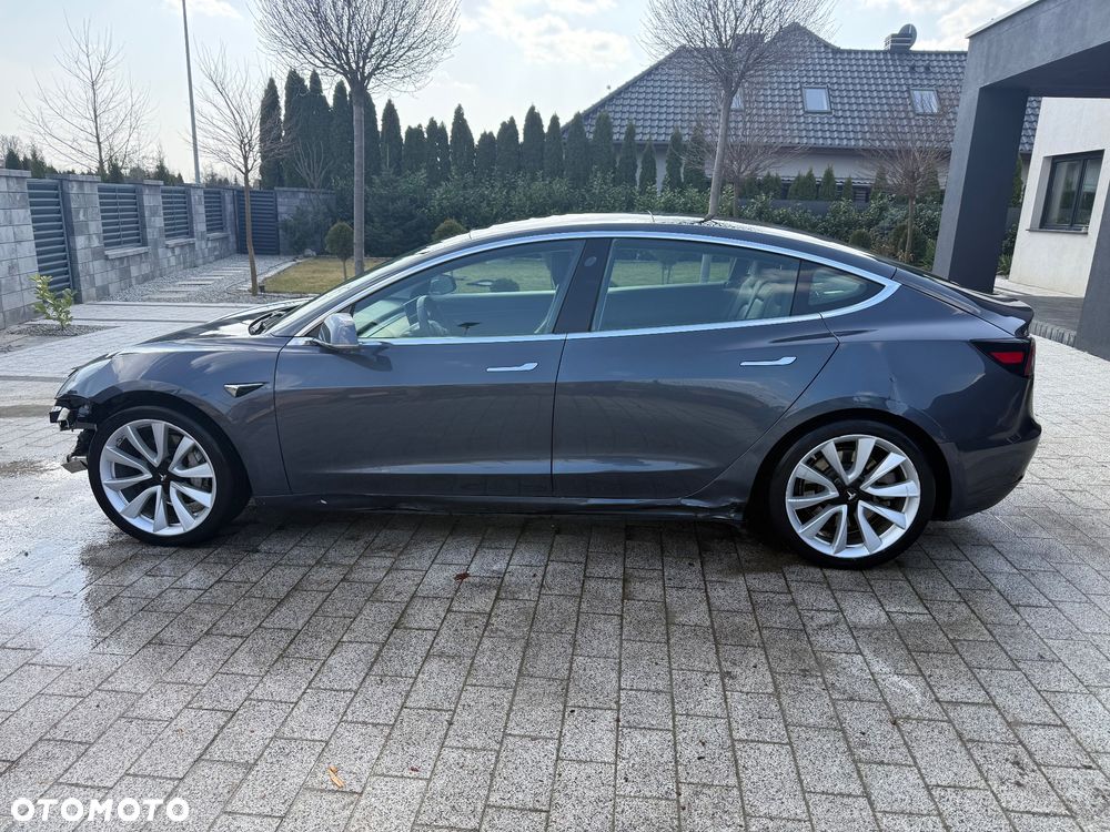 Tesla Model 3 - 9
