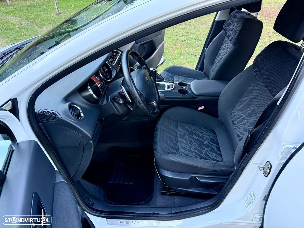 Peugeot 3008 1.6 e-HDi Allure CMP6 - 3