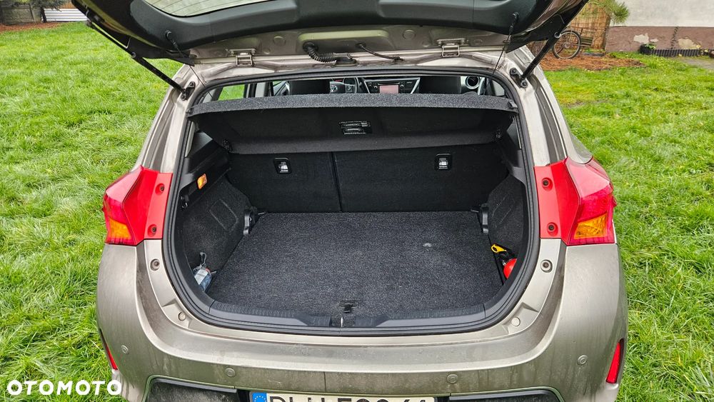 Toyota Auris 1.6 Premium Comfort - 19