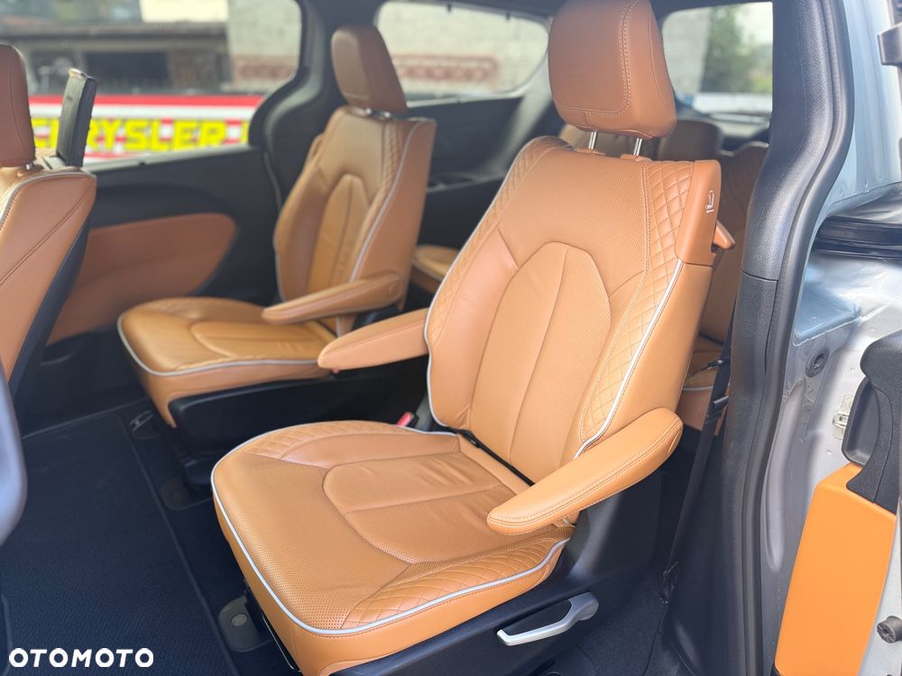 Chrysler Pacifica - 22