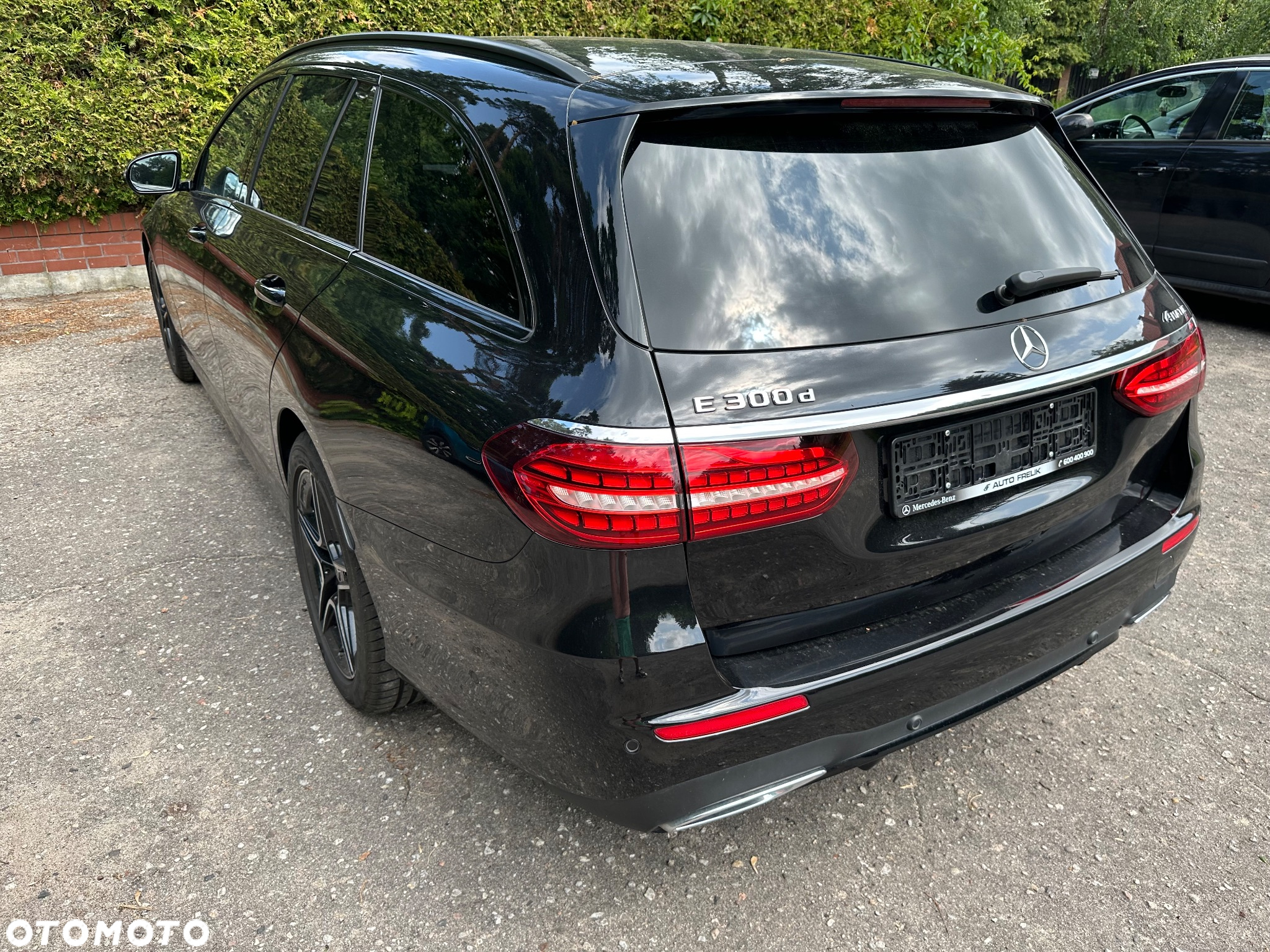 Mercedes-Benz Klasa E 300 d 4Matic T 9G-TRONIC AMG Line - 7