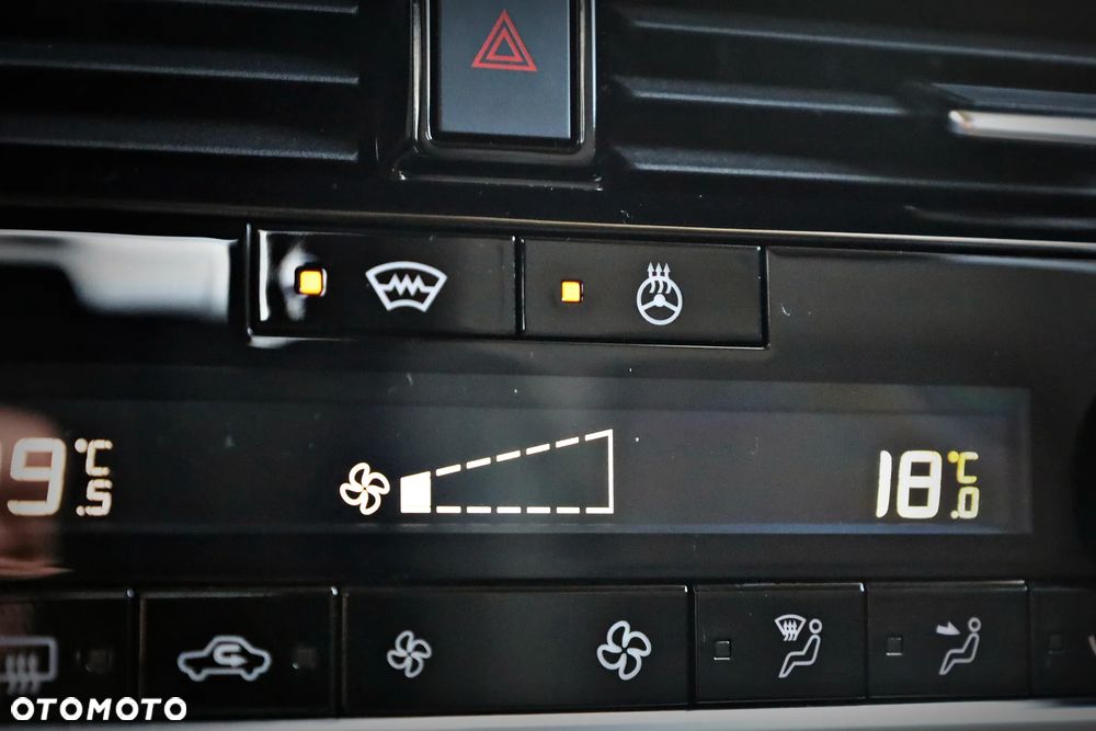 Nissan Qashqai 1.3 DIG-T N-Connecta DCT - 33