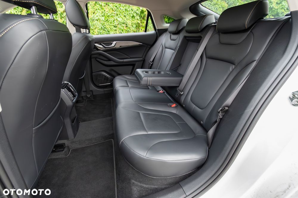 Bestune B70 2.0T Elegance - 35