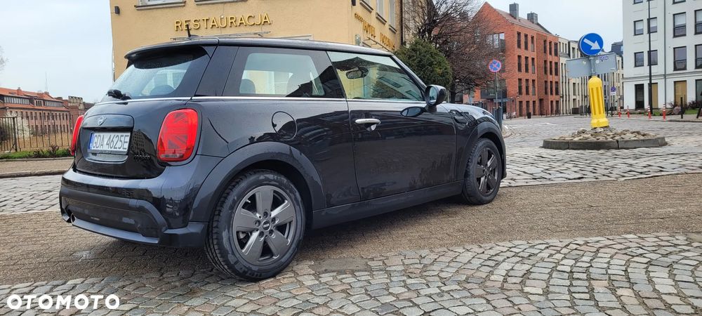 MINI Cooper Essential Trim - 4