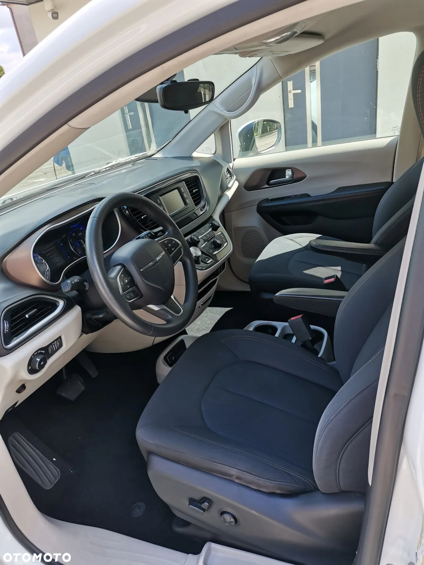 Chrysler Pacifica - 13
