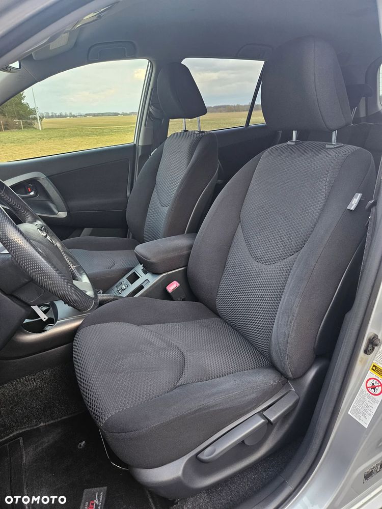 Toyota RAV4 2.0 VVT-i Sol - 8