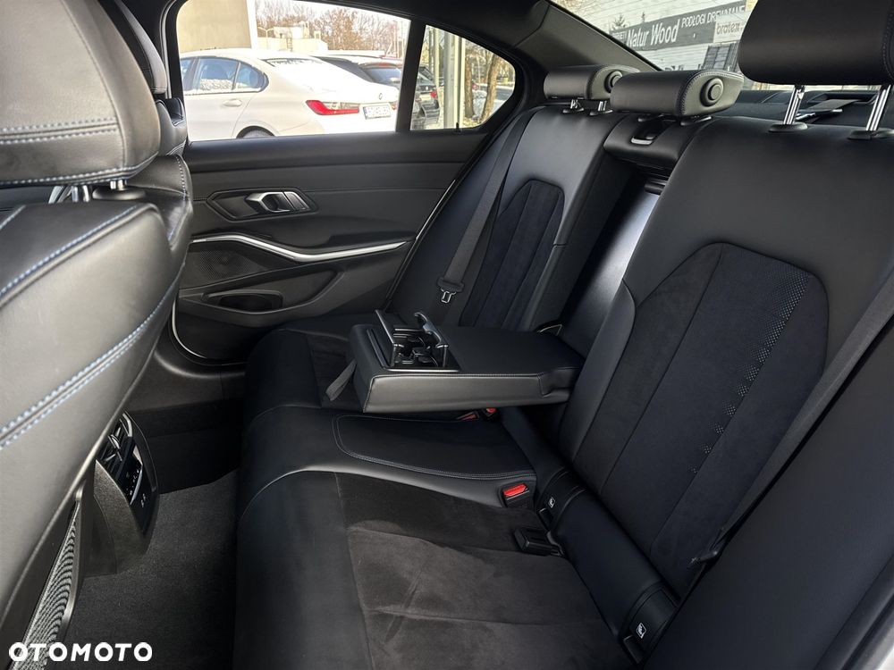 BMW Seria 3 320d xDrive - 13