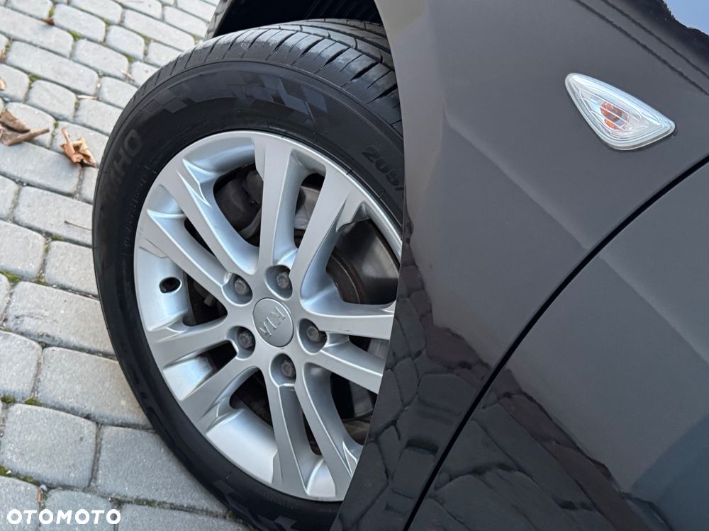 Kia Ceed - 38