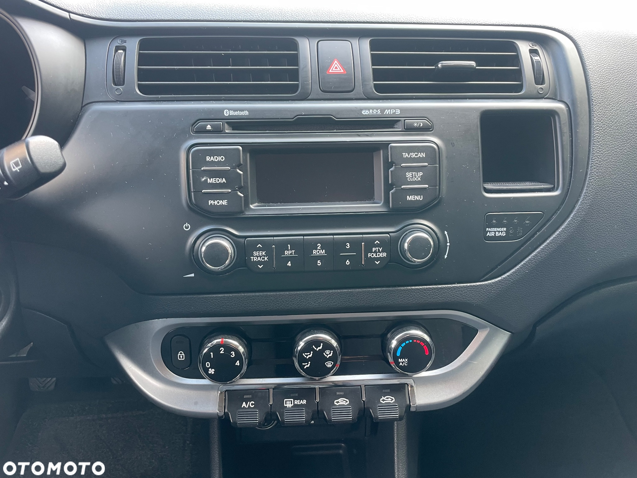 Kia Rio - 15