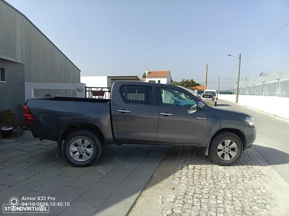 Toyota Hilux 2.4 D-4D 2WD CD Tracker - 1