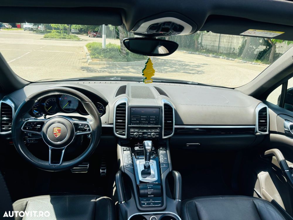 Porsche Cayenne - 10