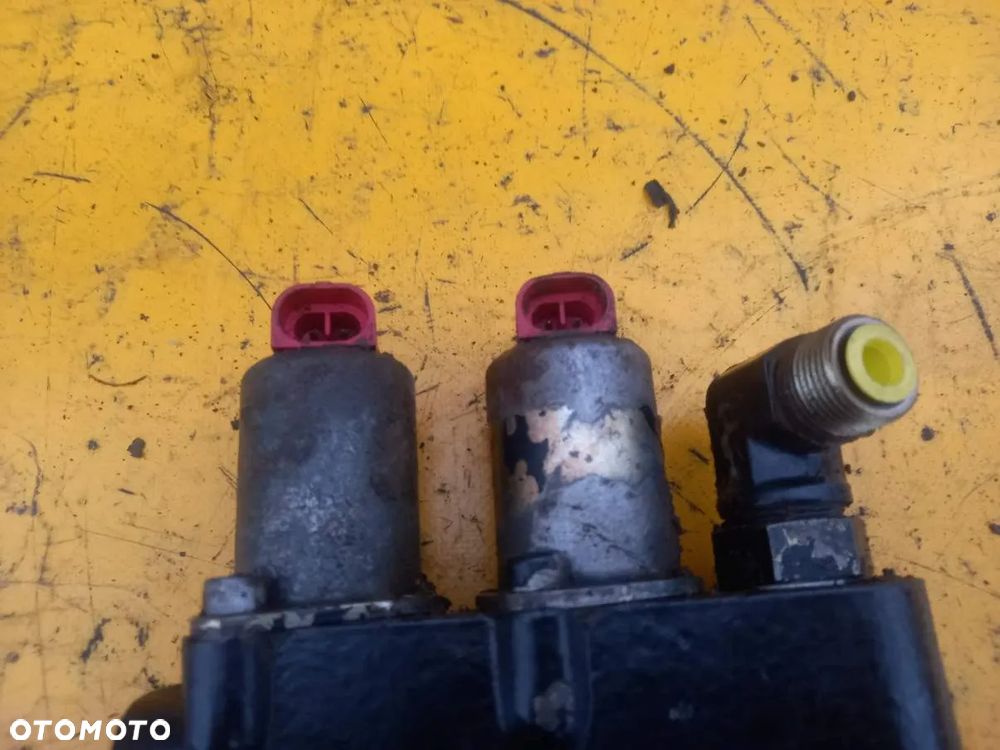 Blok hydrauliczny WOM 4WD New Holland TM175 - 3