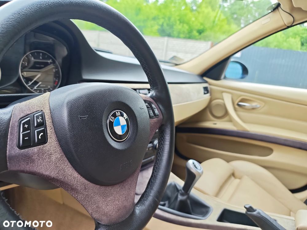 BMW Seria 3 325i - 11