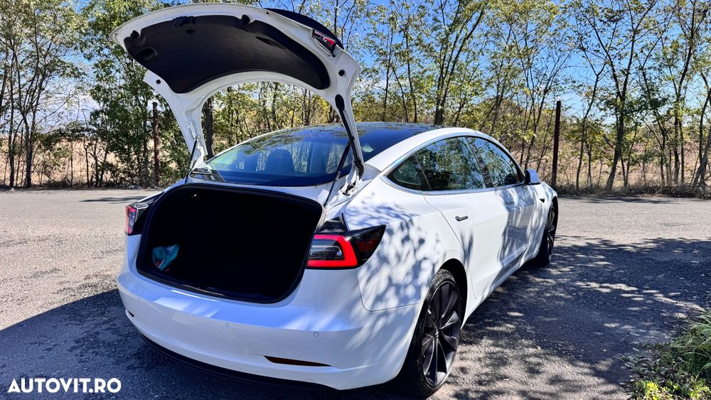 Tesla Model 3 - 8