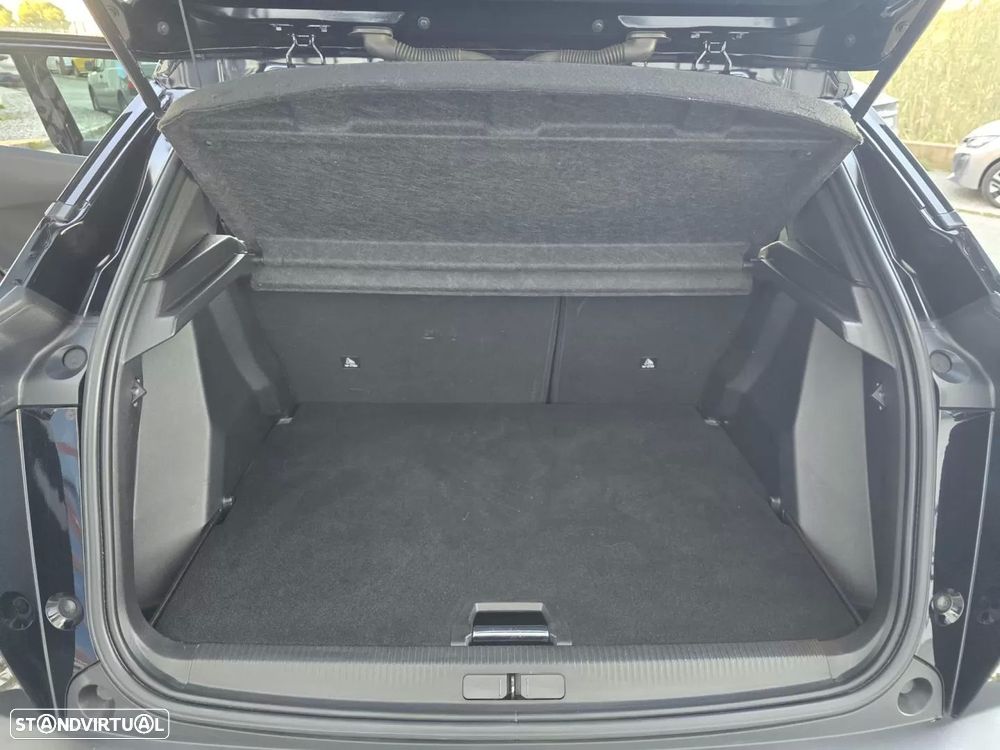 Peugeot e-2008 50 kWh GT - 6